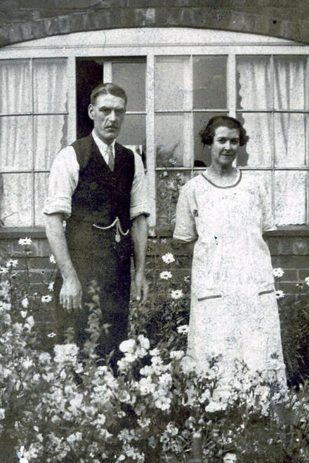 Sydney and Elizabeth Hirst<br>Standing outside their house at Longthorpe Lane