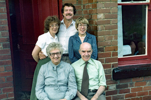 Thomas and Hilda Lunn - Golden Wedding Anniversary (1985)<br>with their Children<br>Elizabeth - Christopher - Patricia