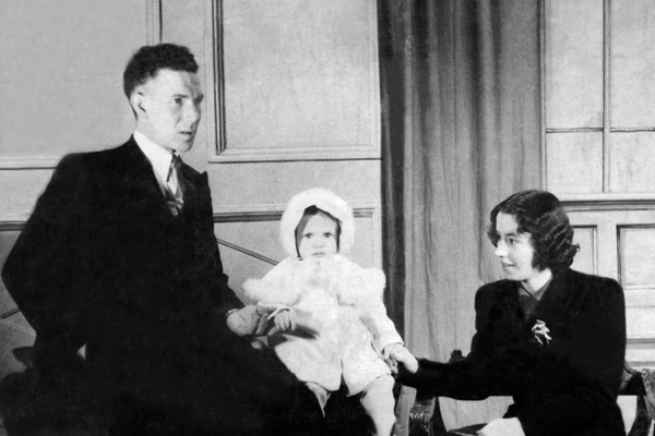 Richard Porter and his wife (Violet) and daughter (Maureen)<br>A Studio Photograph taken in Guernsey 1938