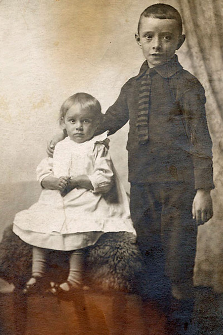 Frank Richardson and his sister Ethel (1922)