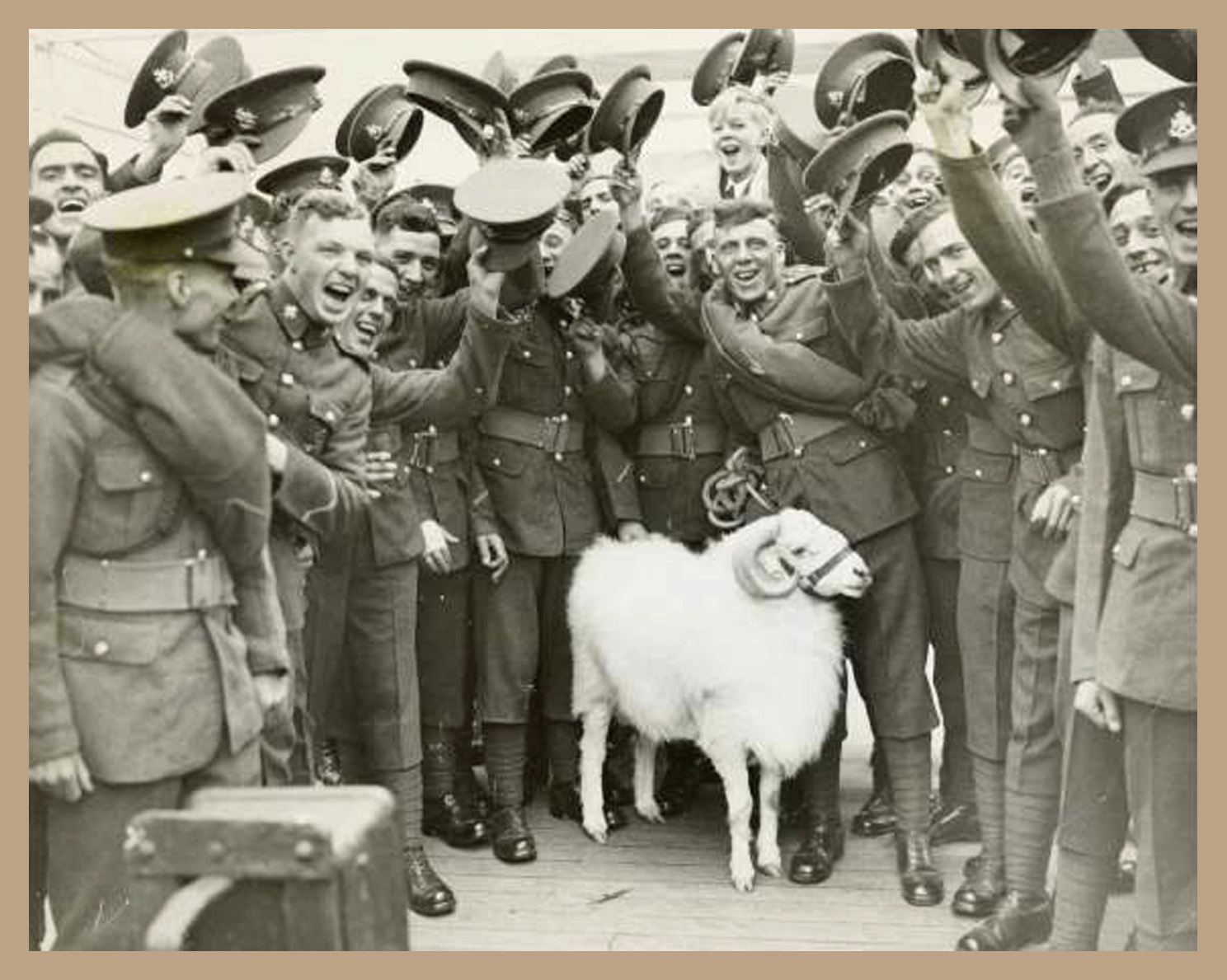 The Sherwood Foresters arriving Home (April 1936)<br>Could that be Dick second from the left?